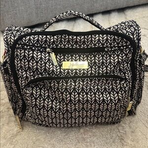 Ju-Ju-Be Black and White Leaf Pattern Baby Bag